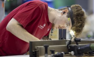 World Skills Tag 2 - Stress, das Möbelgestell fertig zu kriegen
