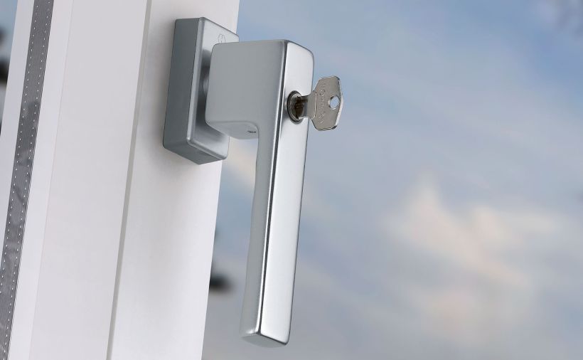 Einbruchschutz an Tür und Fenster