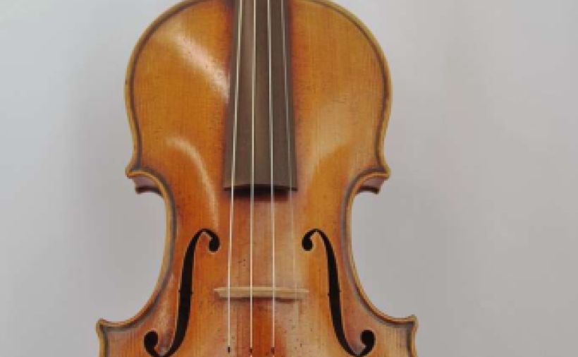 Schwarz wie Ebenholz