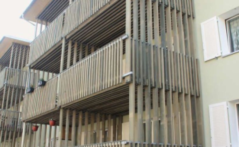 Balkone aus Buche werten alte Wohnsiedlung auf