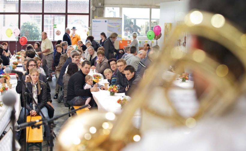 Mit Pauken und Trompeten