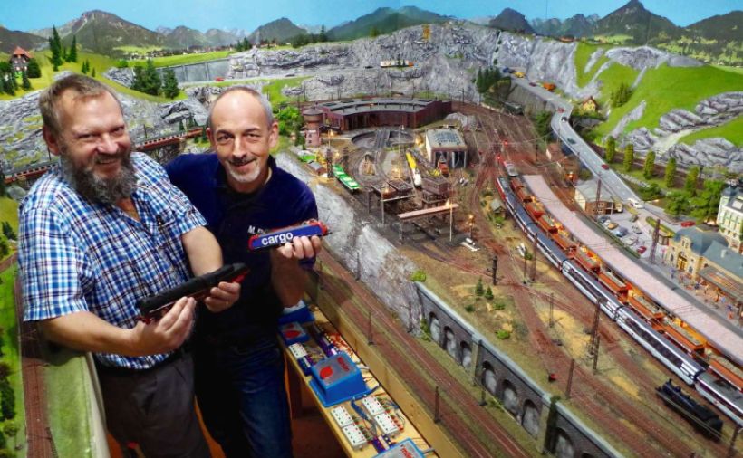 Zwei auf gleicher Schienenlänge