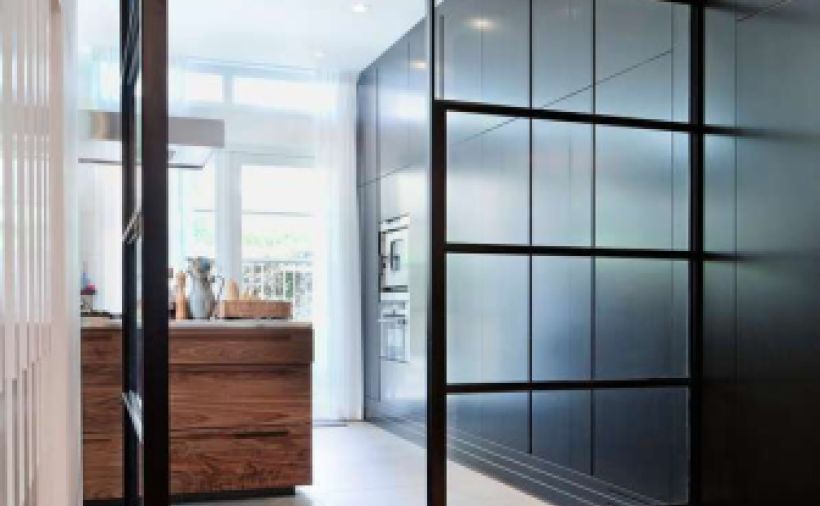 Rahmenlose, drehbare Wand