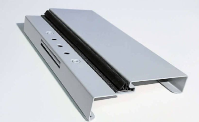 Zargendichtung mit Aufschäumstreifen