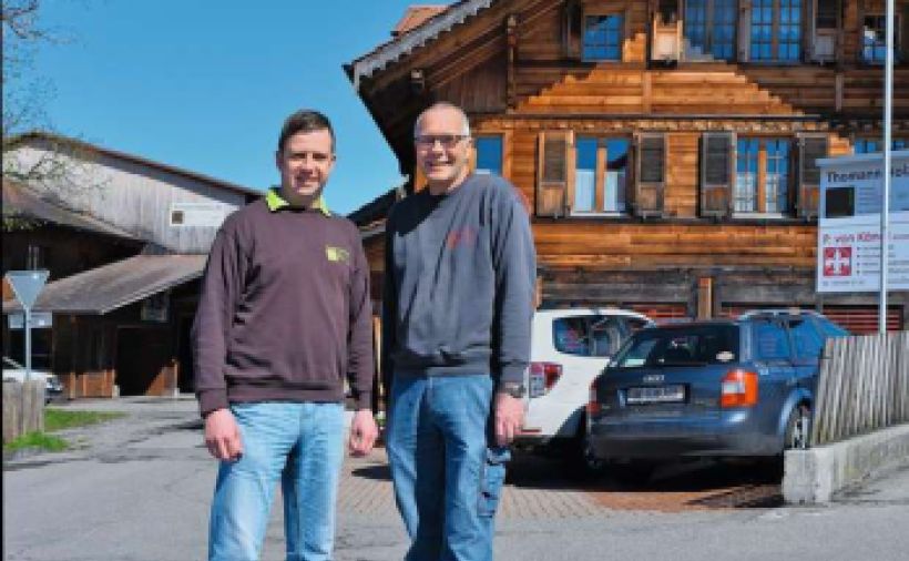 Universelle Breitband-Schleifmaschine