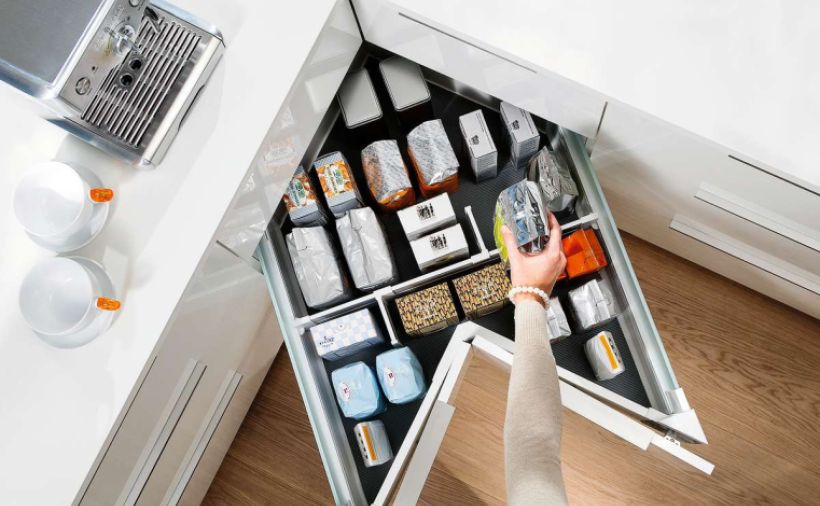 In die Ecke geschoben