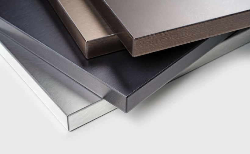 Bauteile mit metallischem Glanz