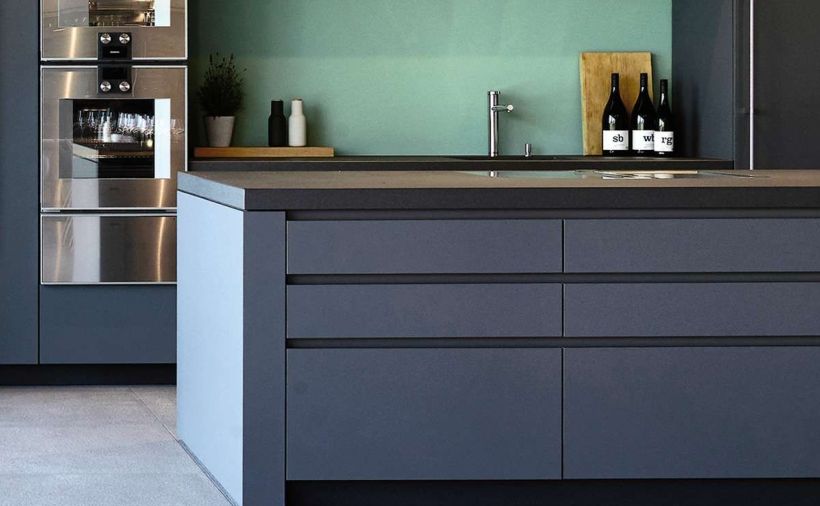 Möbelelemente aus Betonplatten