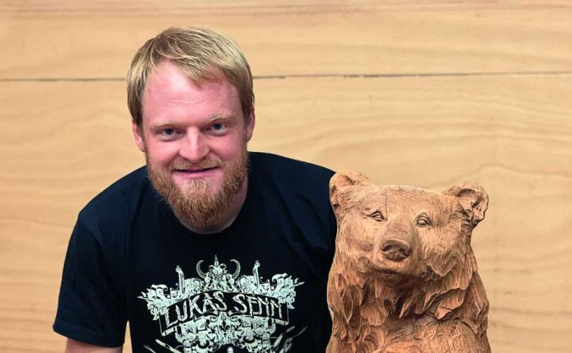 Filigrane Kunst mit der Kettensäge