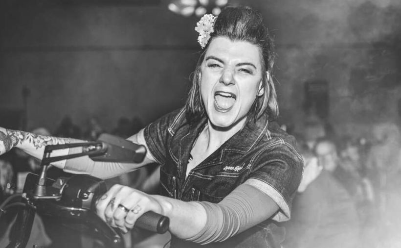 Honey, die quirlige Netzwerkerin