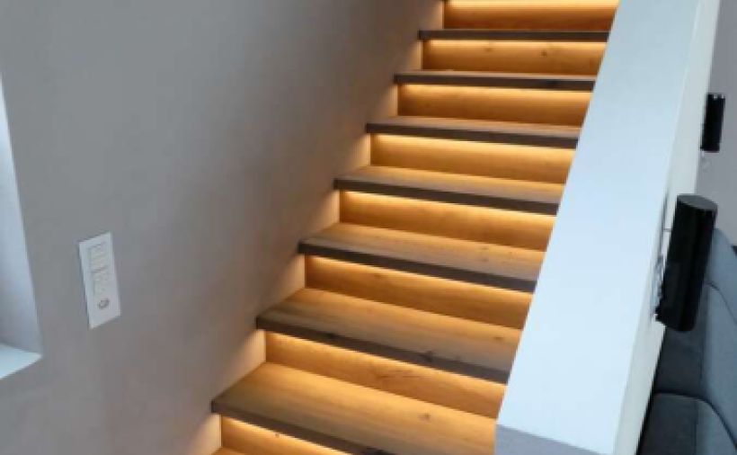 Licht bei Stufen und Handlauf