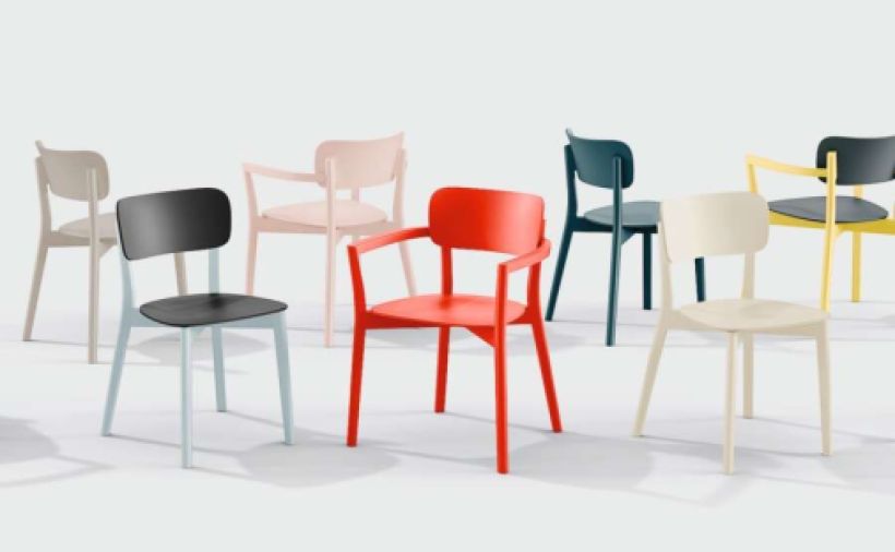 Bunte Kreuzzargenstuhl-Familie