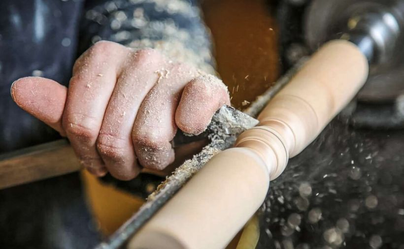 Traditionelles Holz-Handwerk im Fokus