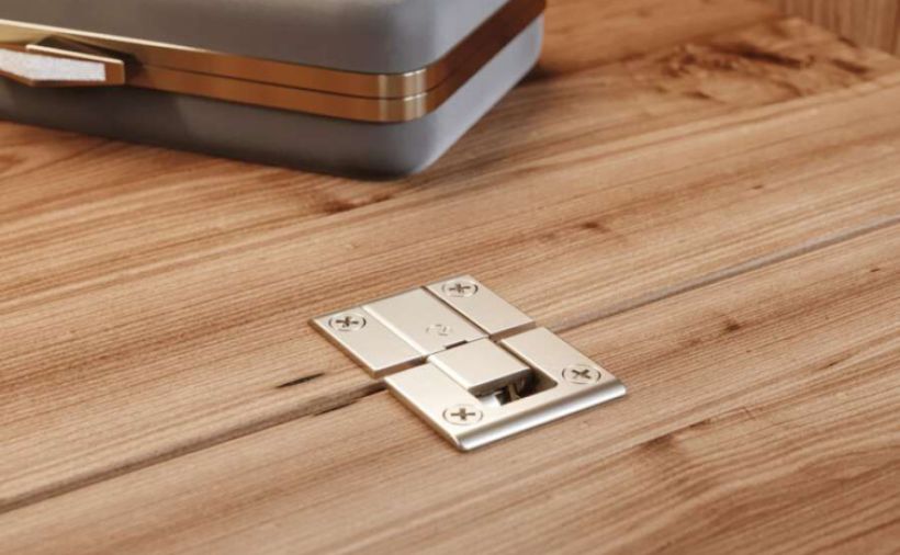 Elegantes Klappenscharnier aus Italien